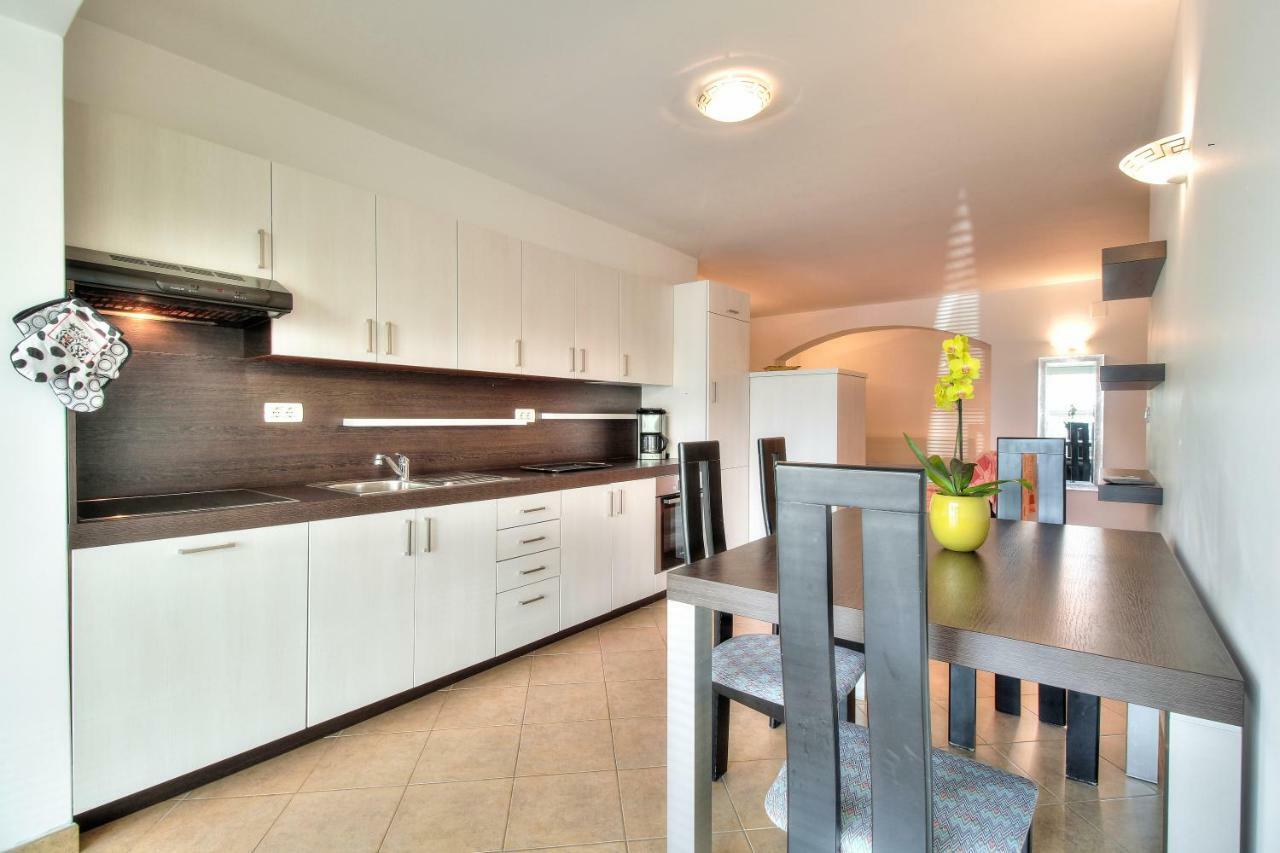 Apartment Katarina Crveni Vrh Luaran gambar