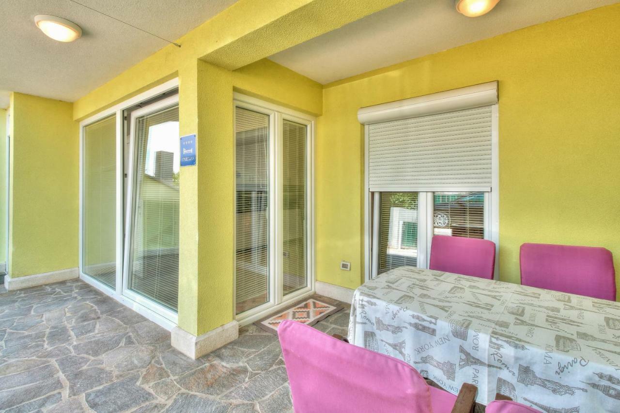 Apartment Katarina Crveni Vrh Luaran gambar