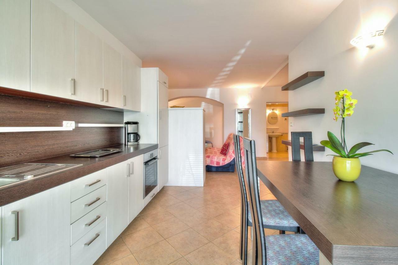 Apartment Katarina Crveni Vrh Luaran gambar