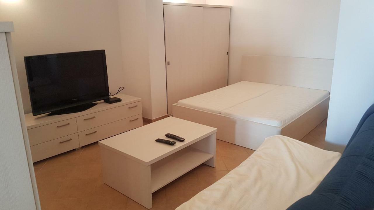 Apartment Katarina Crveni Vrh Luaran gambar
